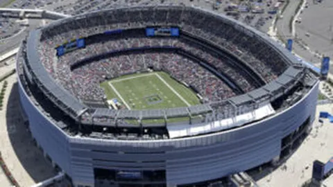 “昨夜一战轻松斩敌，今日美职男篮东西部巅峰对决，谁是攻防霸主？精彩不容错过！”